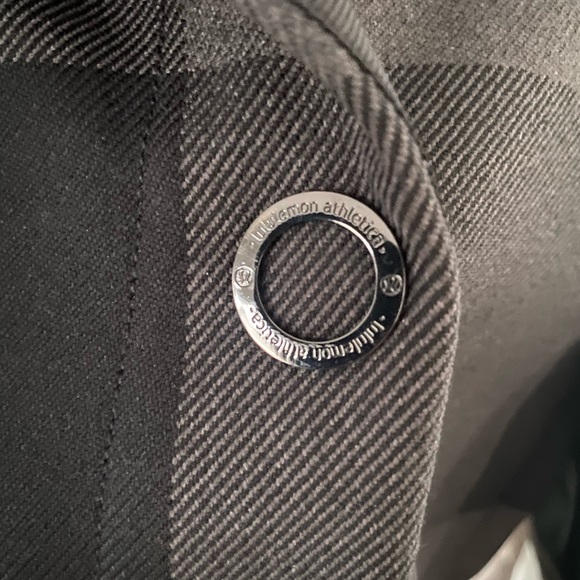 Lululemon Savasana Softshell II Size Small
Black / Camp Check Black Soot Light - Picture 9 of 12